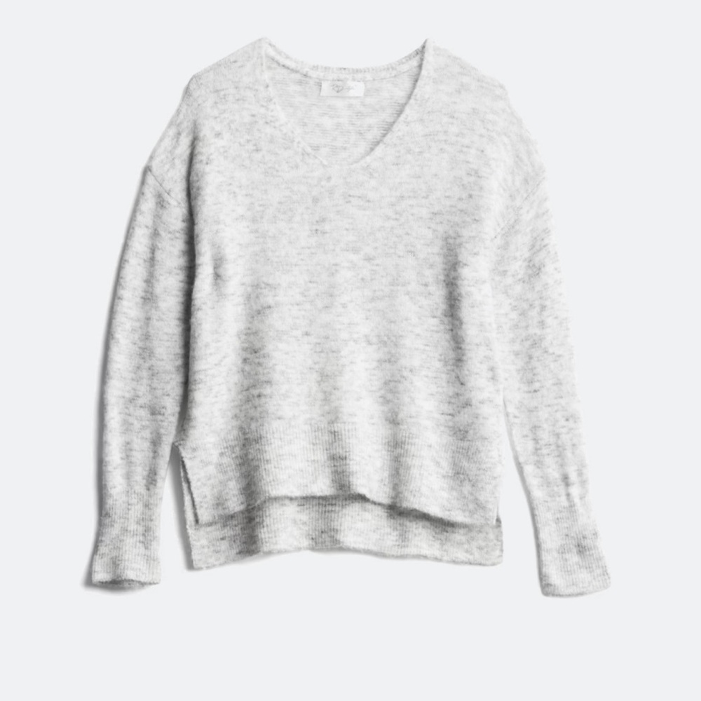 Like new! Leivia Hi-Low Side Slit Pullover